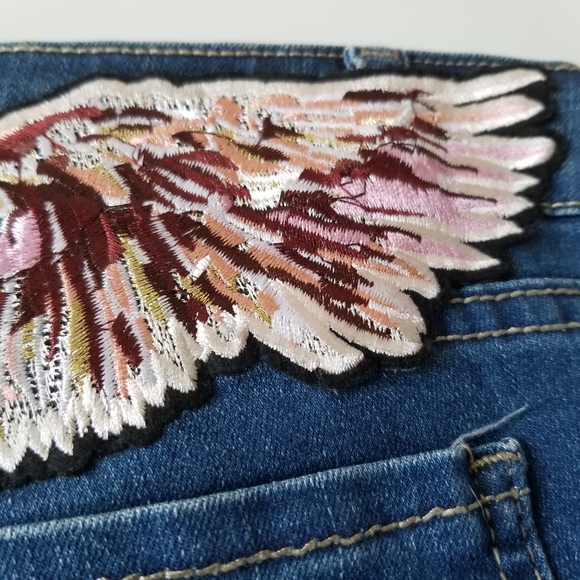 Distressed Stretchy Blue Jean with Back Embroidered Lips Wings Decor Large New - Picture 8 of 10